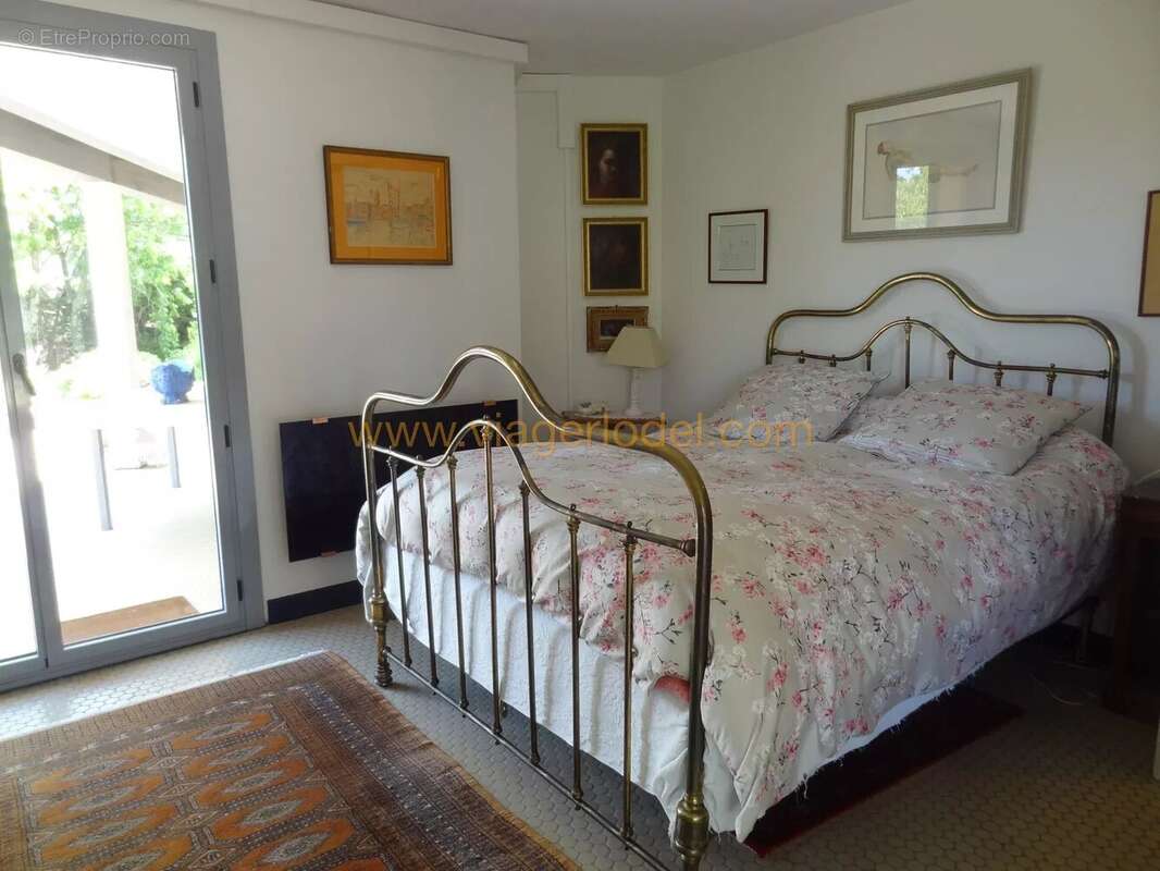 Maison à SAINT-CLEMENT-DE-RIVIERE