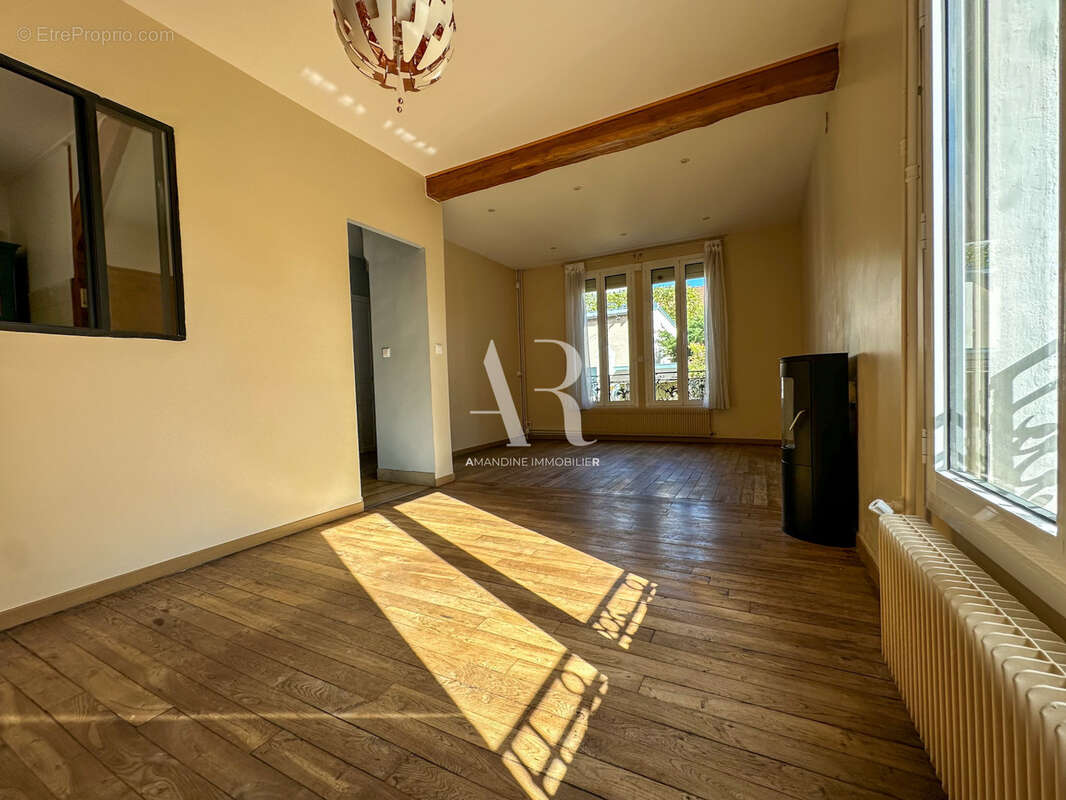 Maison à SAINT-MAUR-DES-FOSSES