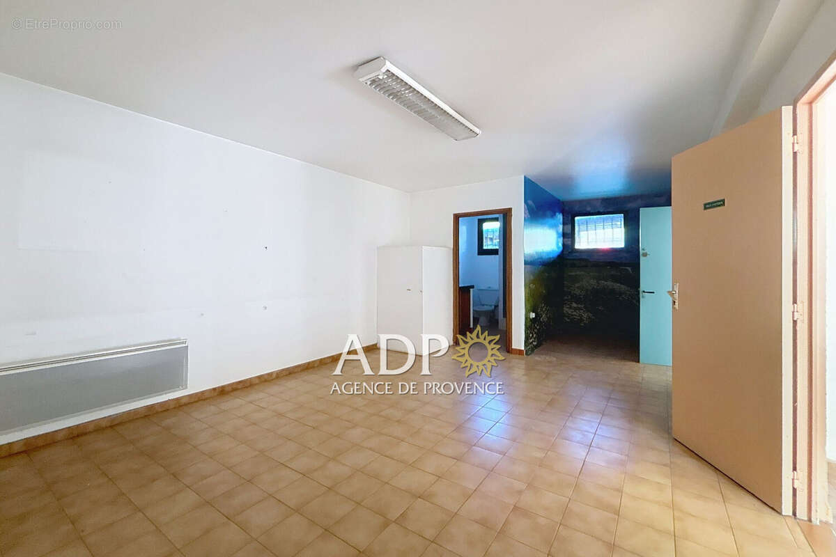 Commerce à CHATEAUNEUF-GRASSE