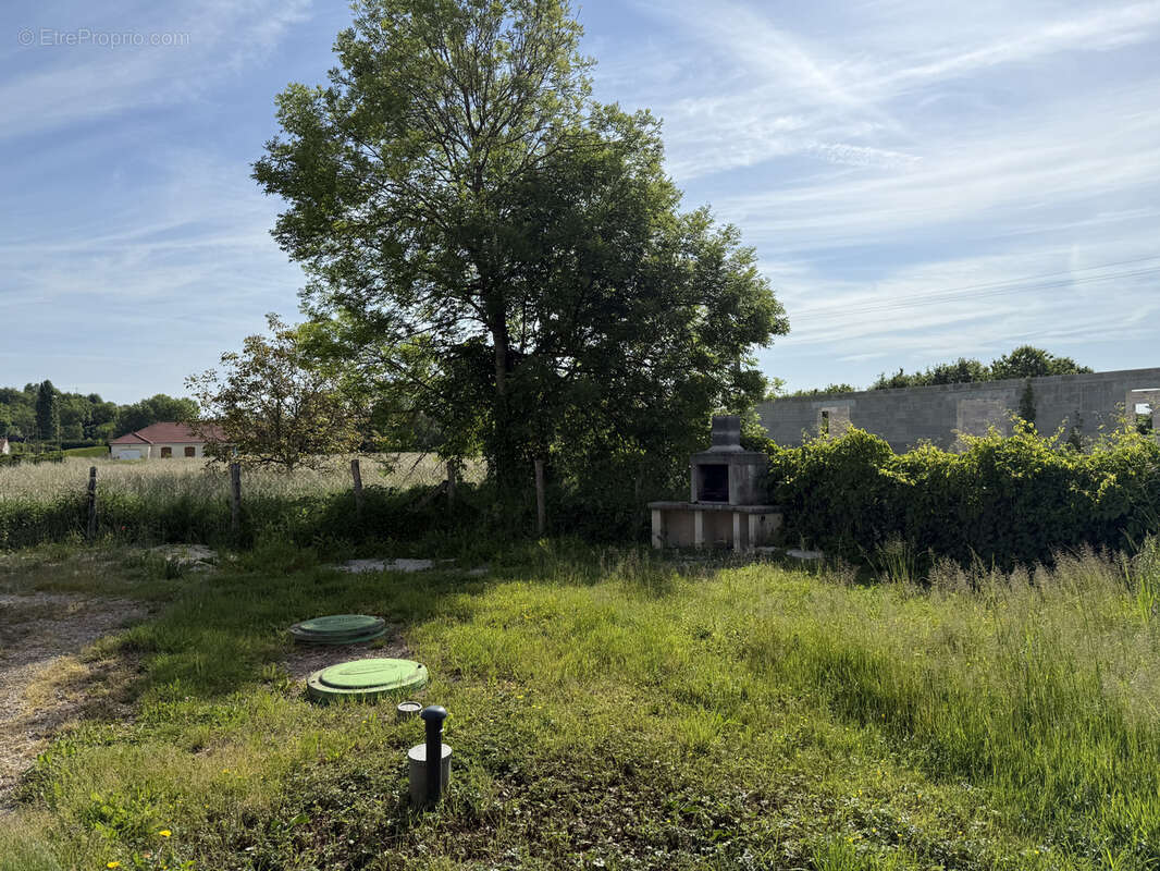 Maison à MONTIGNY-LES-MONTS