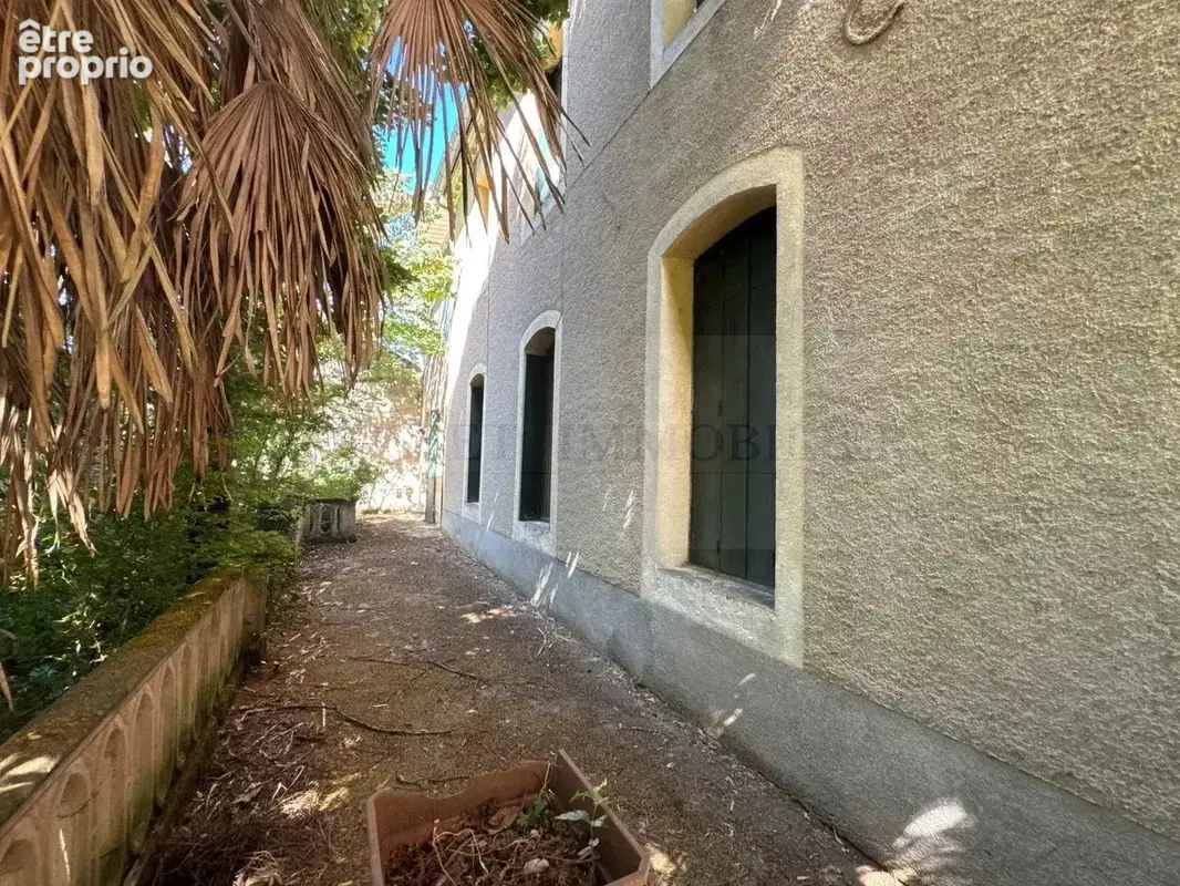 Propriété en pierre du XVIIIe siècle de 540 m² avec dépendances et jardin de 1989 m². - photo 17