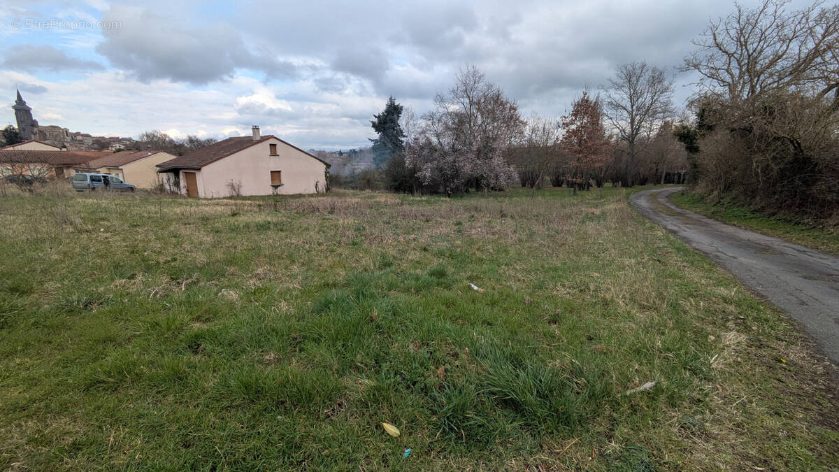 Terrain à MARINGUES