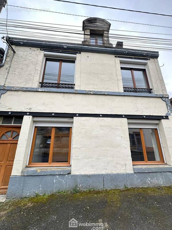 Jolie maison de ville d&#039;une surface habitable de 72 m² - Maison à FESTIEUX