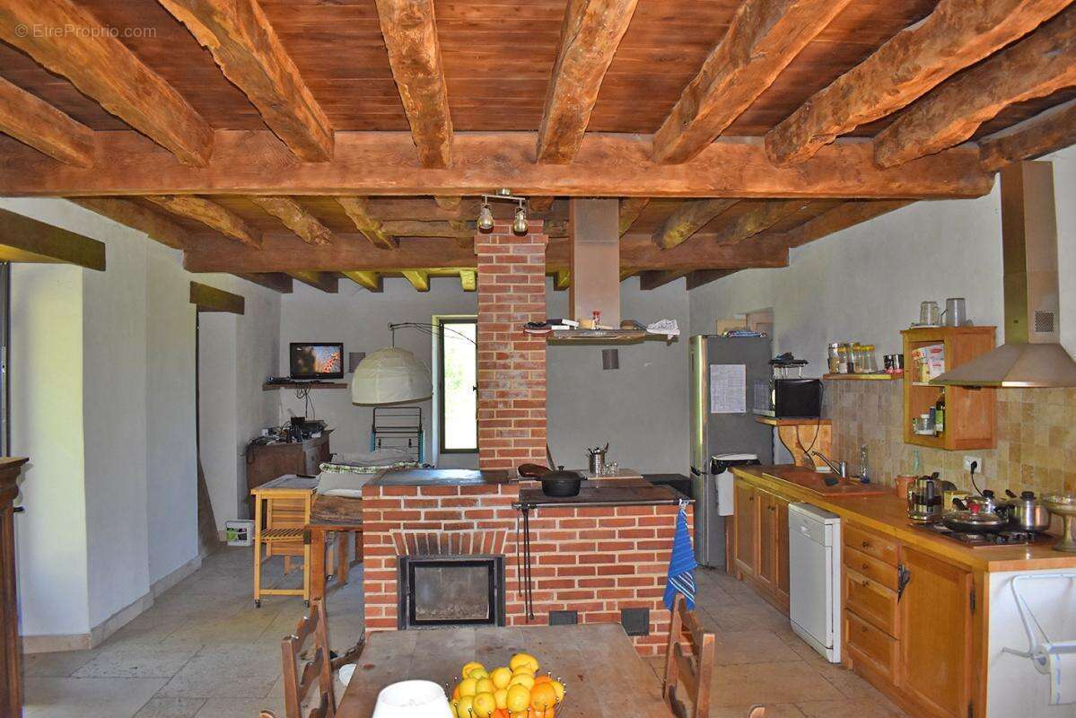 Propriété St Genies 5 pièce(s) 160 m2 - photo 12