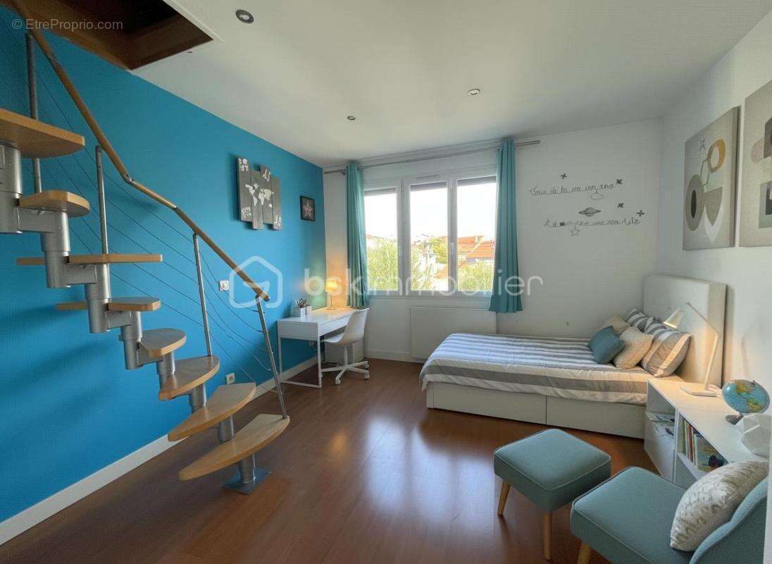 Maison à LES CLAYES-SOUS-BOIS