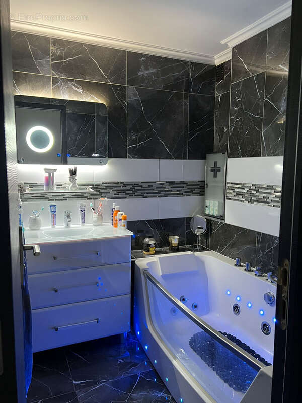 Appartement à CARROS