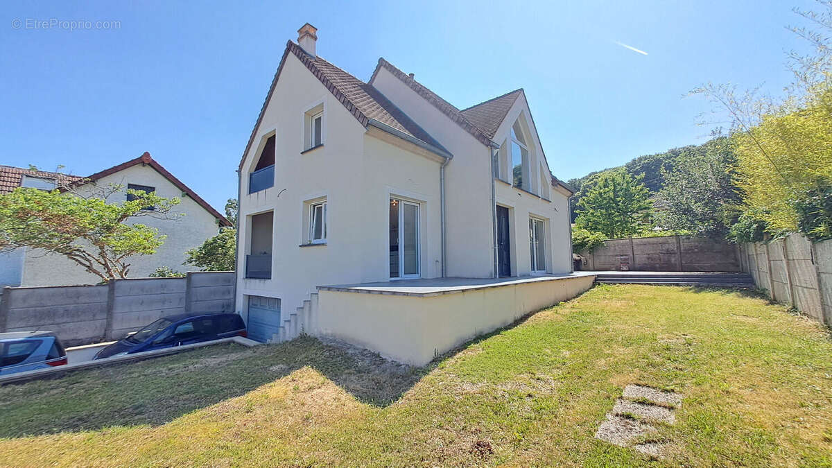 Maison à SAINT-REMY-LES-CHEVREUSE