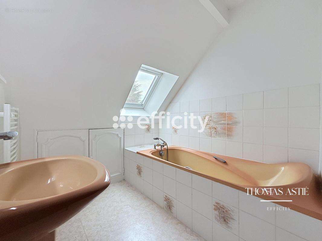 Maison 162 m² à Varrains  - photo 12