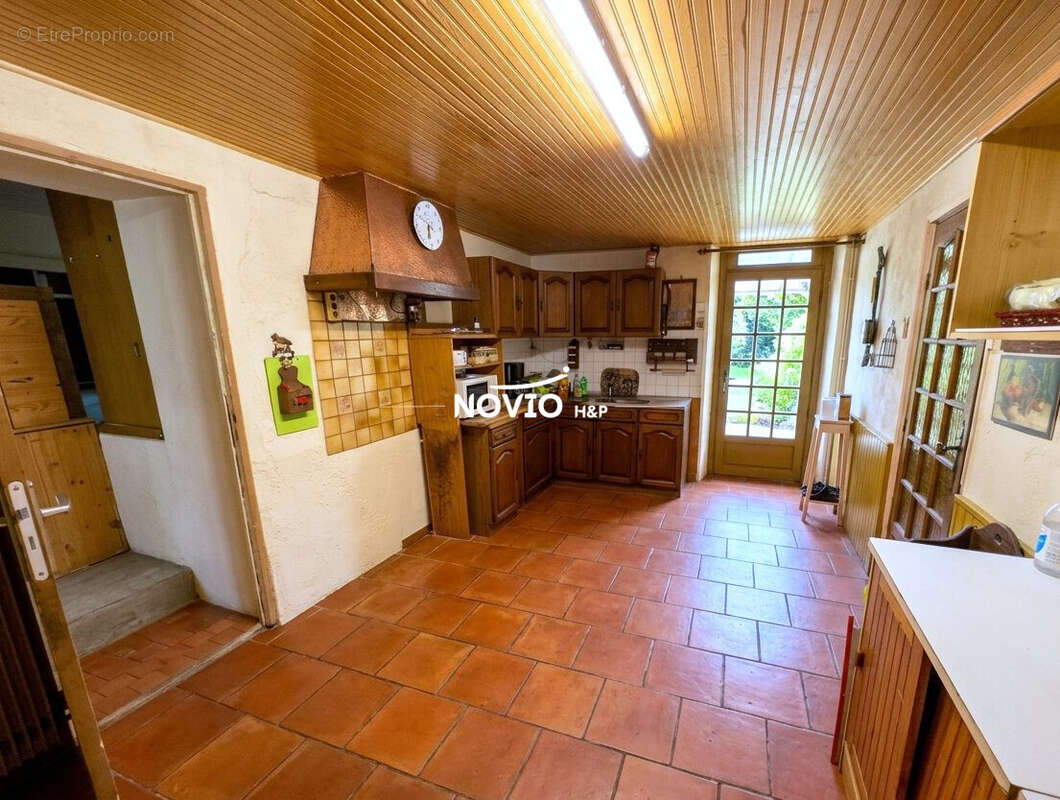 Maison 100 m² à Vendeuvre-Du-Poitou  - photo 2