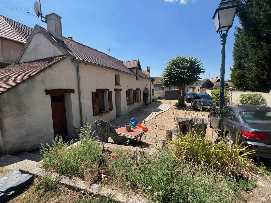 Maison à HOUDAN