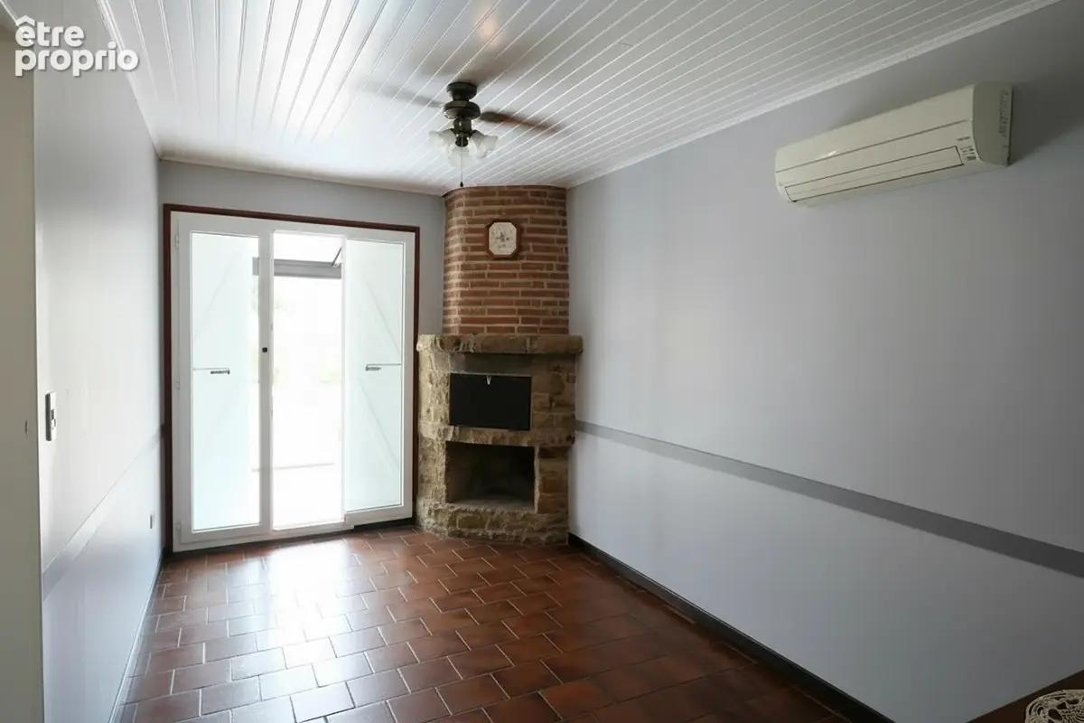 FONTENILLES : Maison familiale avec grand terrain, garage et vue dégagée sur les champs - photo 4