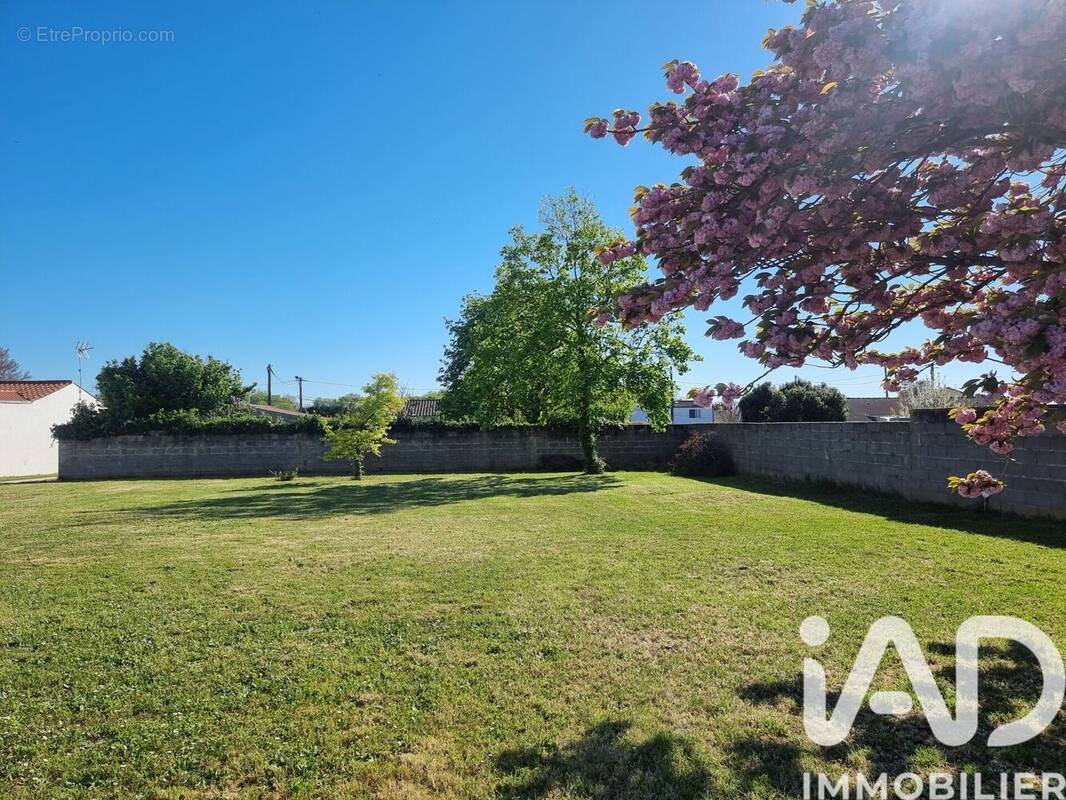 Photo 1 - Terrain à LA JARRIE