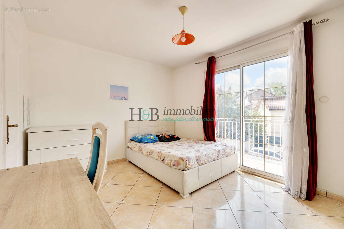 Rare à Noisy-le-Sec   Maison d’investissement de 381 m2 avec 13 espaces locatifs et fort potentiel de valorisa - photo 15