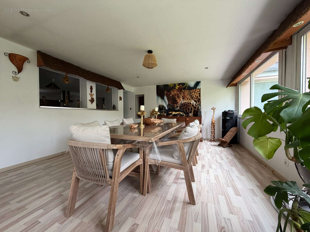 Maison familiale avec grand garage, carport et jardin - photo 11