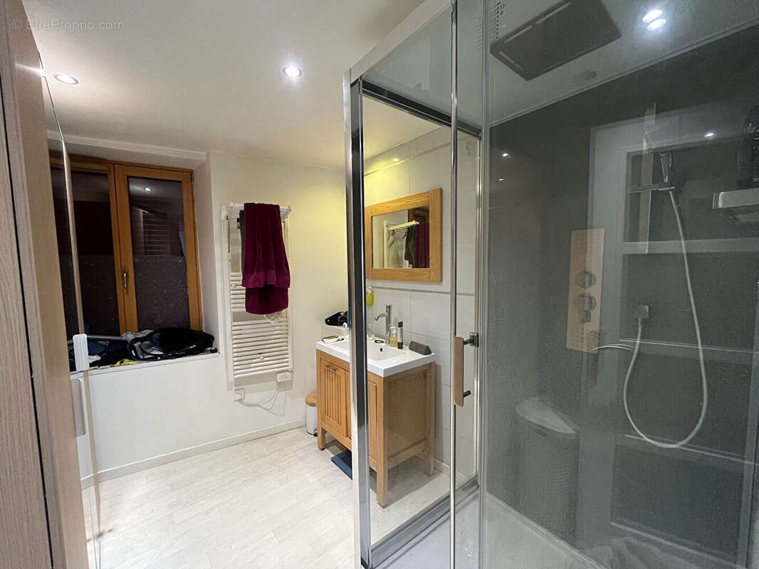 Appartement à AVANNE-AVENEY