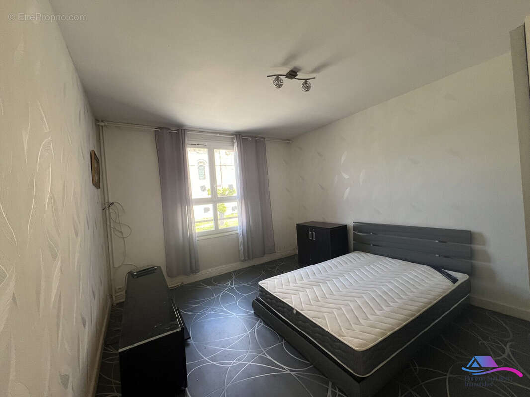 CHAMBRE 1 - Maison à CHATEAUMEILLANT