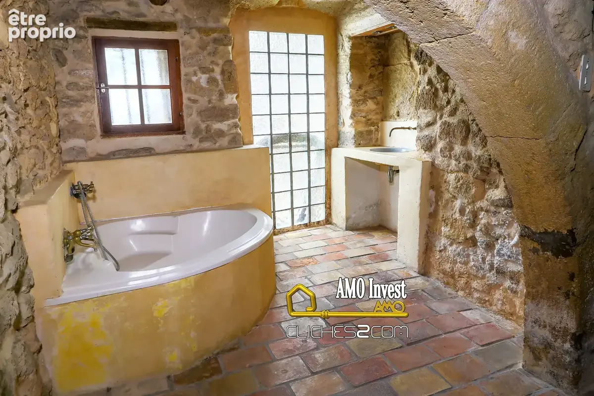 Maison de caractère au coeur historique de Saint-Chamas - 111m2 de charme et beaux volumes - photo 5