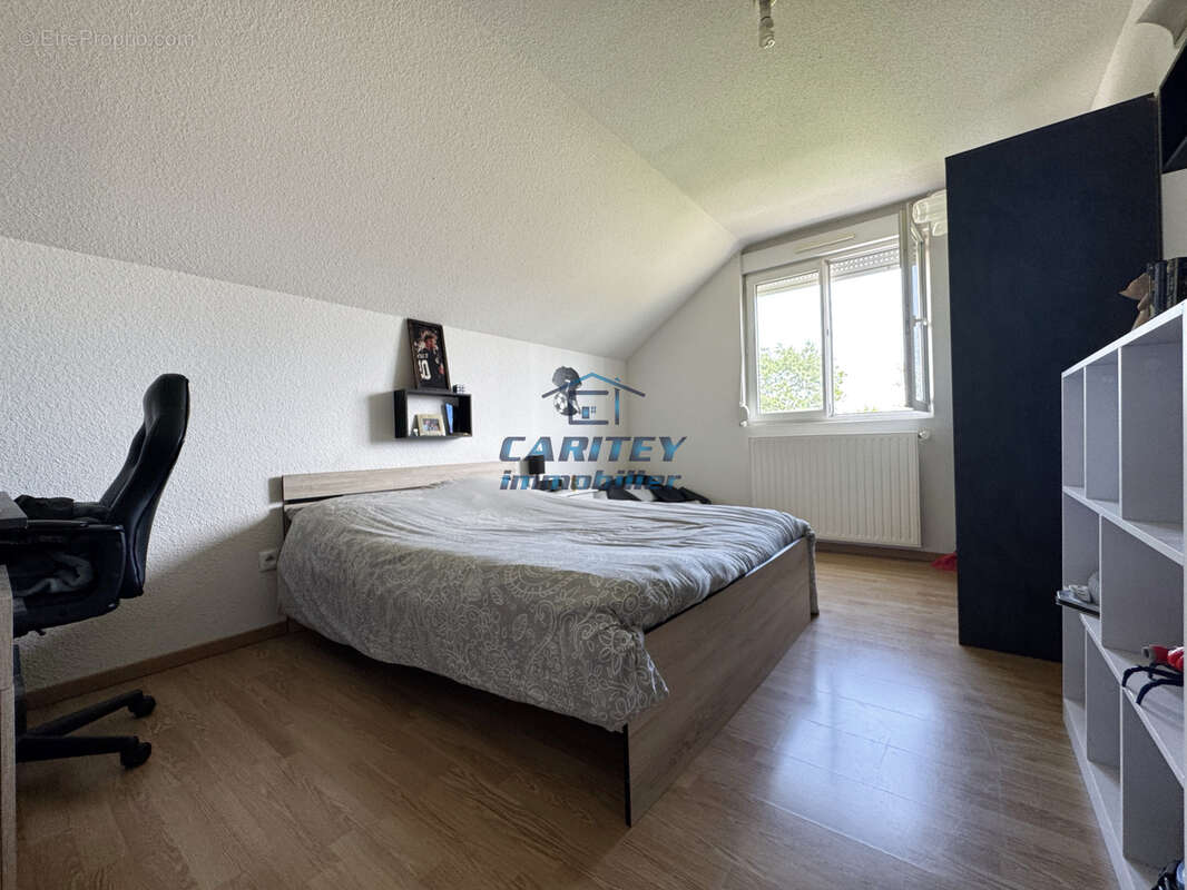 Maison mitoyenne, semi plain-pied de 130 m2 habitable avec 5 Chambres, sur 851m2 de Terrain à LURE - photo 7