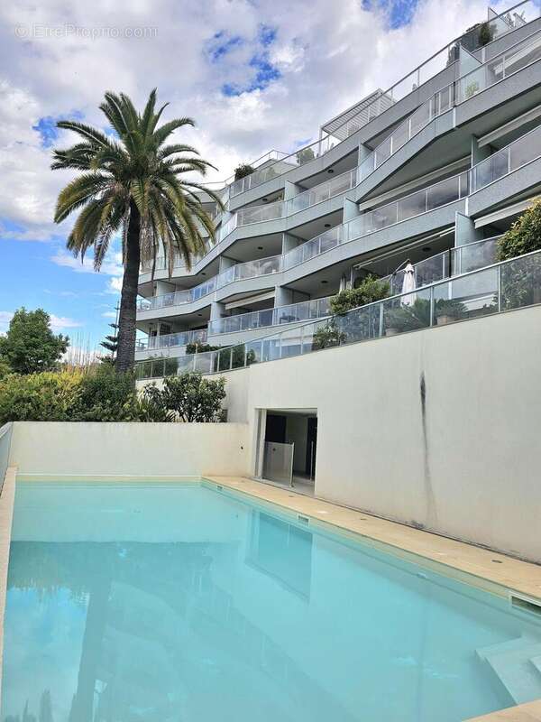 4 pieces dernier etage + terrasses - vue panoramique mer - chambrun - photo 12