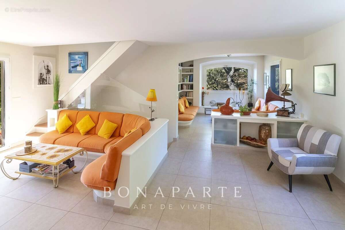 Superbe maison provençale de 155m² avec 4 chambres dont un t2 attenant - photo 6