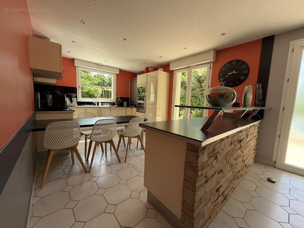 Maison familiale avec piscine   Péronnas - photo 7
