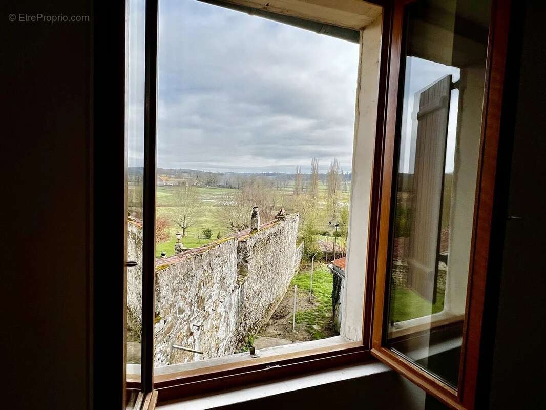 Maison à MAGNAC-LAVAL