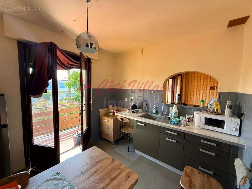 Narbonne Quartier Egassiairal Appartement T3 avec  garage, cellier, terasse et balcon - photo 4