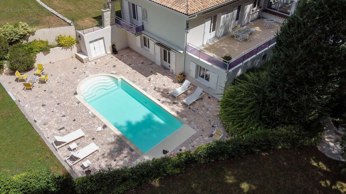 Maison à BARBEZIEUX-SAINT-HILAIRE