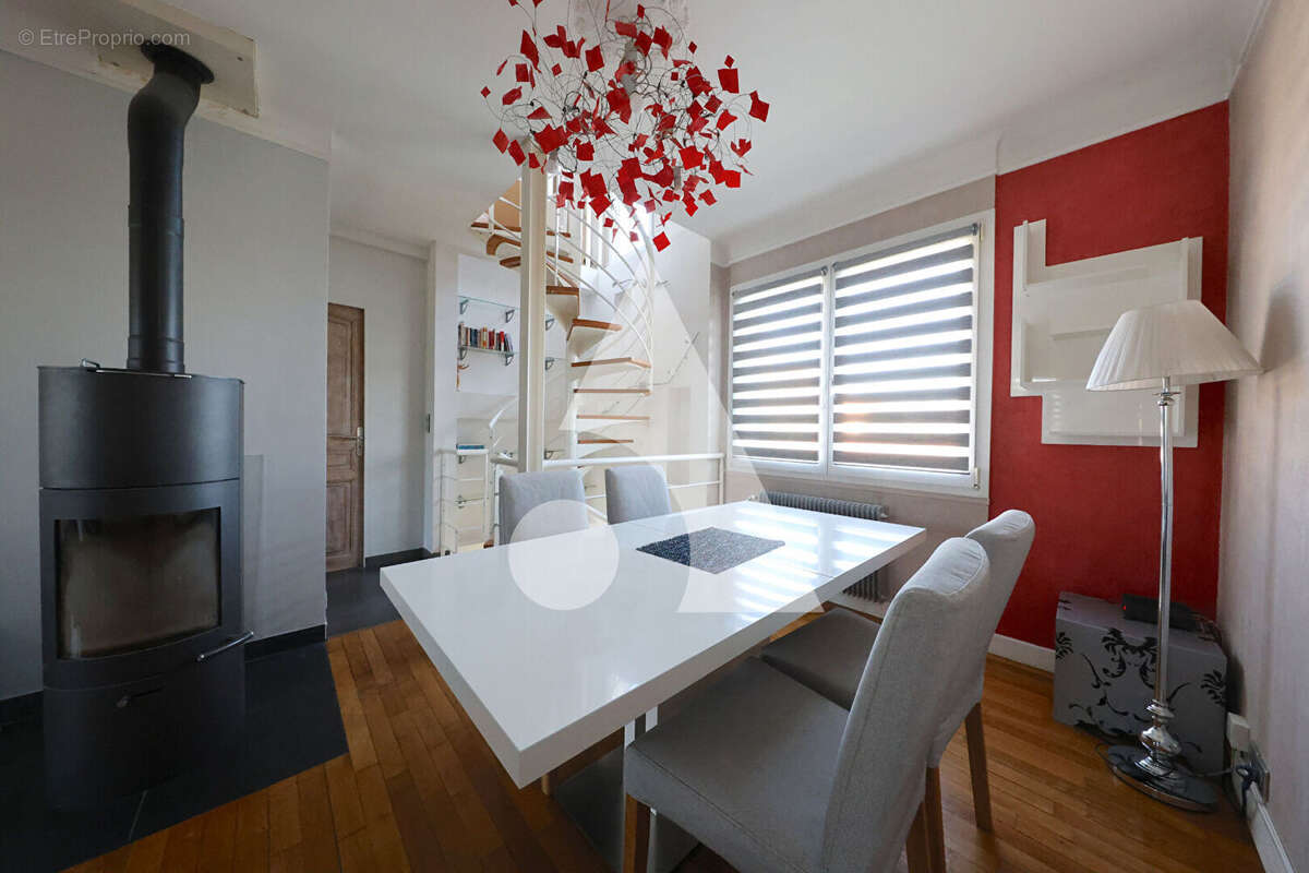 Maison à VIGNEUX-SUR-SEINE