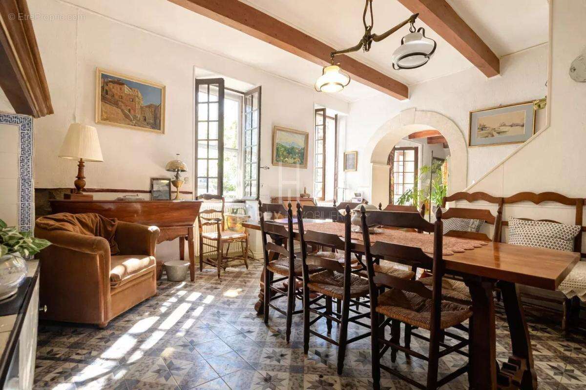Maison à MOURIES