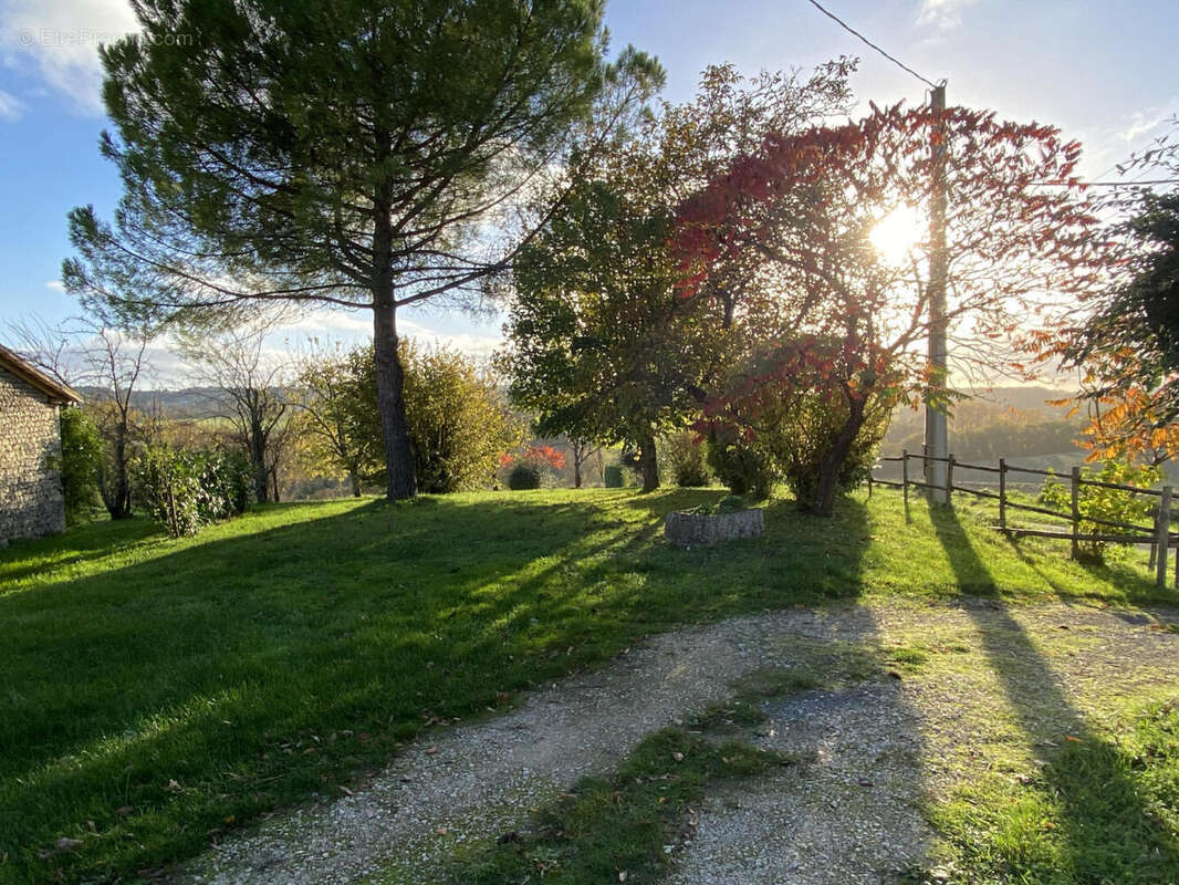 ENTREE - Maison à MONTMOREAU-SAINT-CYBARD