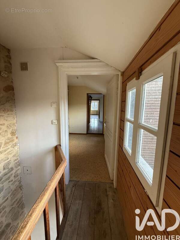 Appartement 500 m² à Sedan  - photo 6
