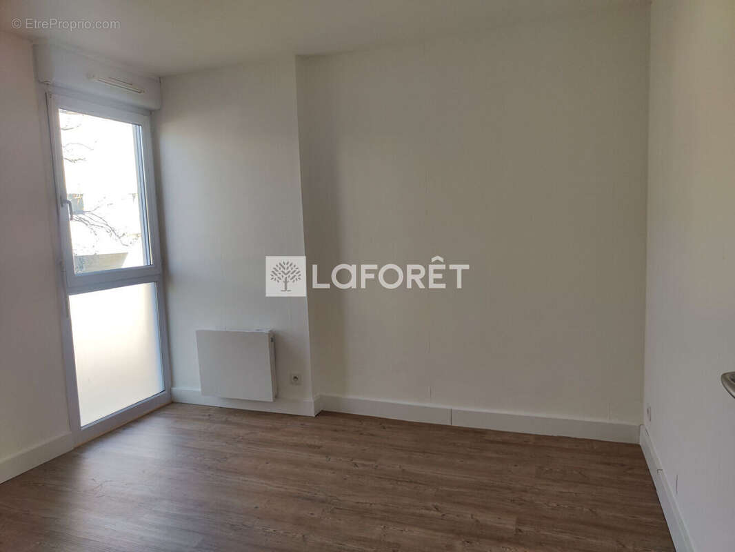 Guingamp centre, appartement rénové . - photo 10