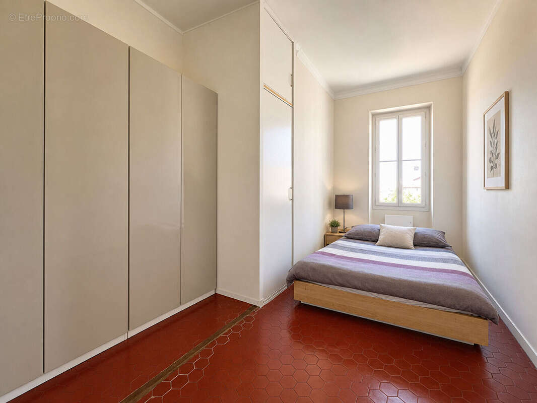 Marseille - Appartement de caractère de 139 m²  Vue mer & Place Jean Jaurès - photo 12
