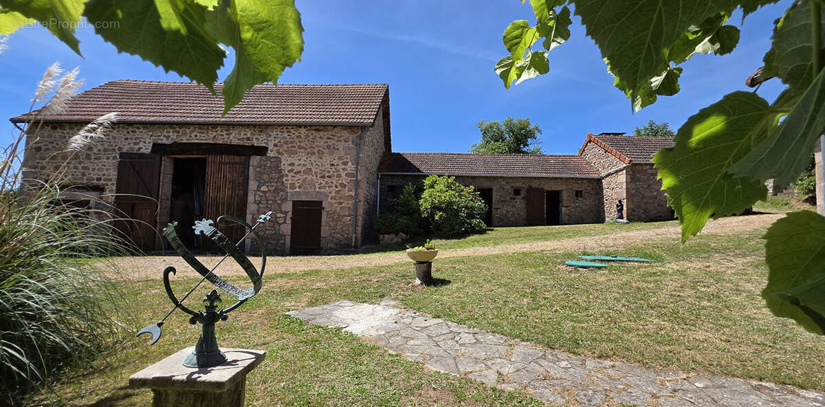 Maison à CHATELUS