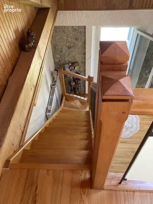 Propriété exceptionnelle en bord de rivière avec 3 appartements, grands garages et magnifique jardin à Axat - photo 26