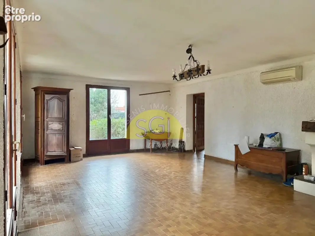 Maison sur 1628 m2 de terrain avec 2 garages et avec piscine . - photo 7