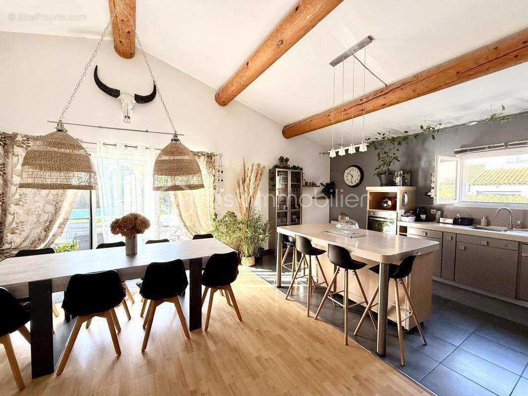 Villa spacieuse non mitoyenne avec piscine garage et mobile-home indépendant - photo 2