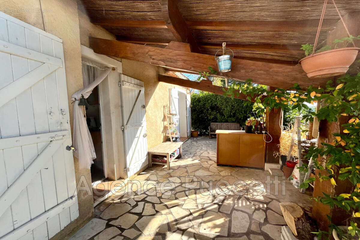 Maison à TOURRETTES-SUR-LOUP