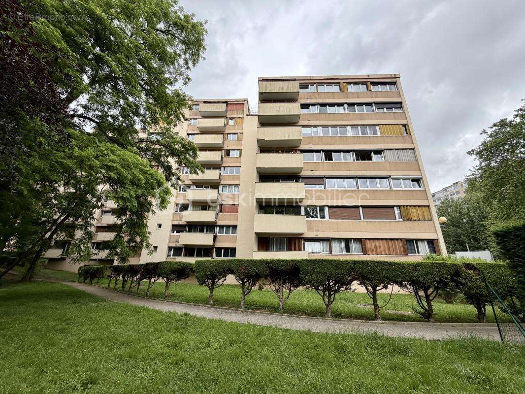 Appartement f3 71m2 avec balcon + cave + parking - photo 19