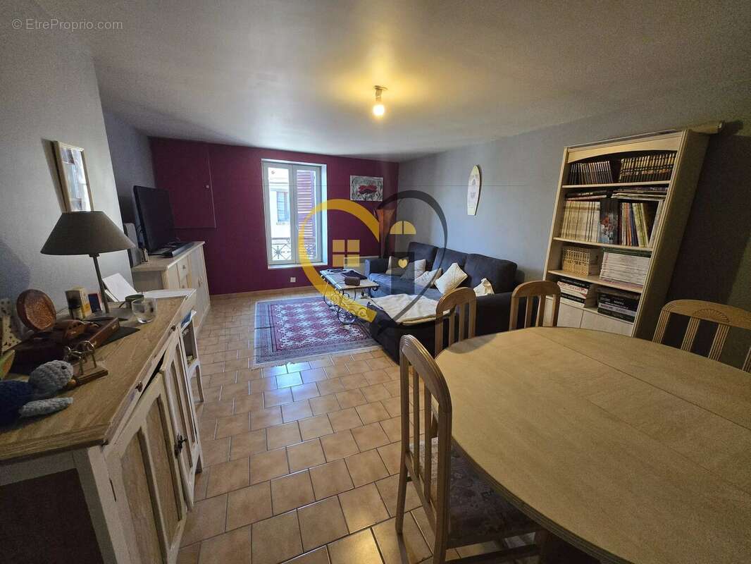 Ensemble immobilier local commercial et appartement à Henrichemont - photo 18