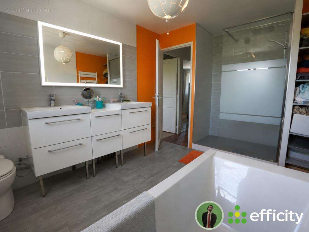 Maison 230 m² à Montmerle-Sur-Saone  - photo 15