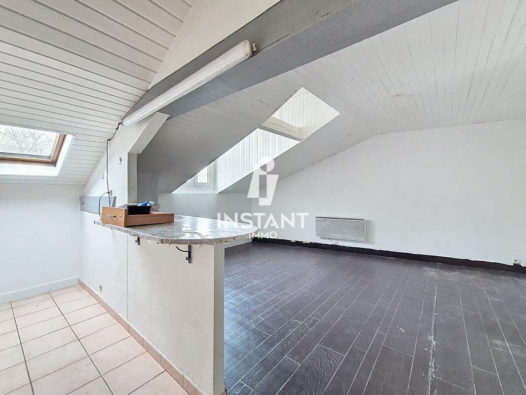 Appartement droite 2e étage T2 - Appartement à MAISONS-ALFORT