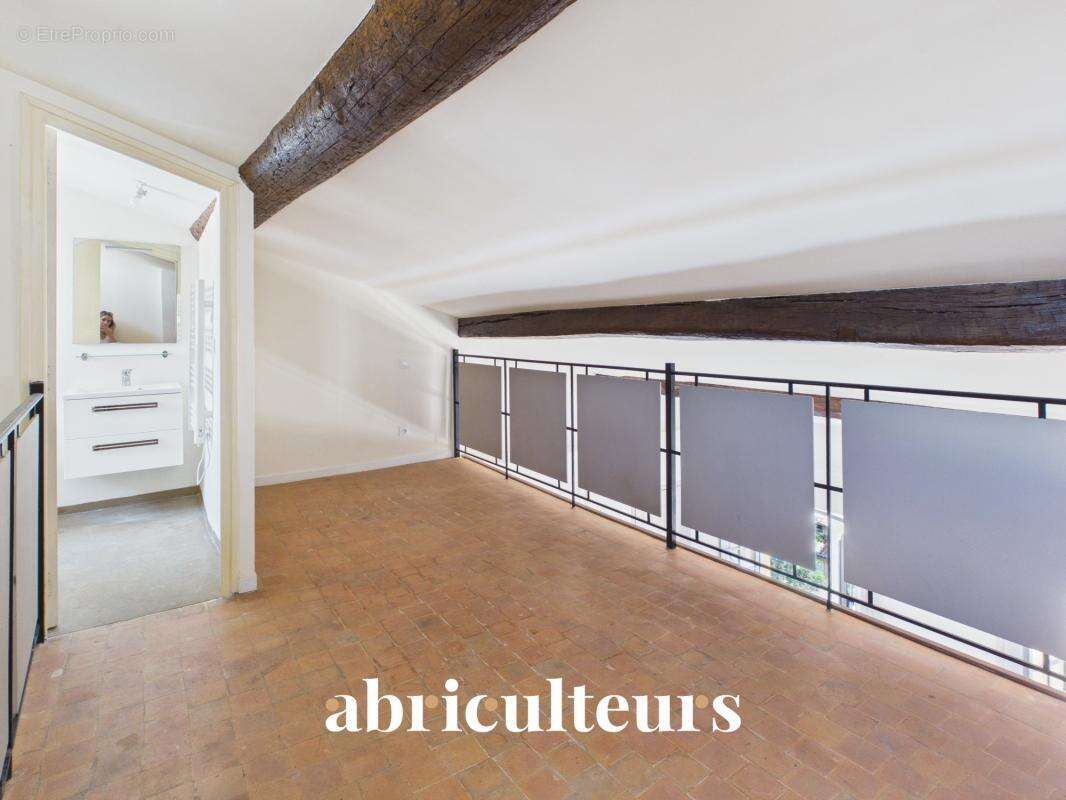 Lumineux appartement de 54 m² habitables en vente dans le centre historique de Grasse (06130) - photo 7