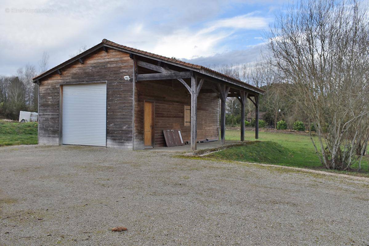 Maison à LA CHAPELLE-AUBAREIL