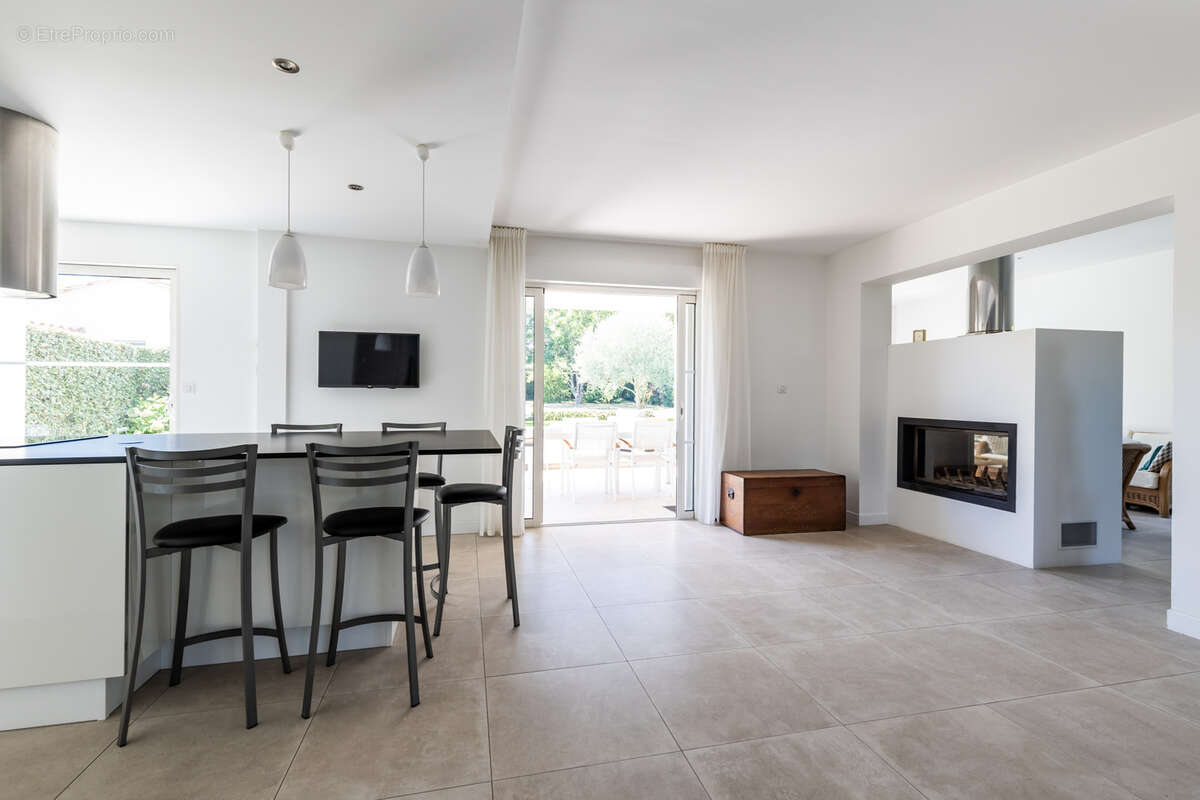 HAUT BOULIAC , quartier résidentiel et prisé, confortable maison - photo 9