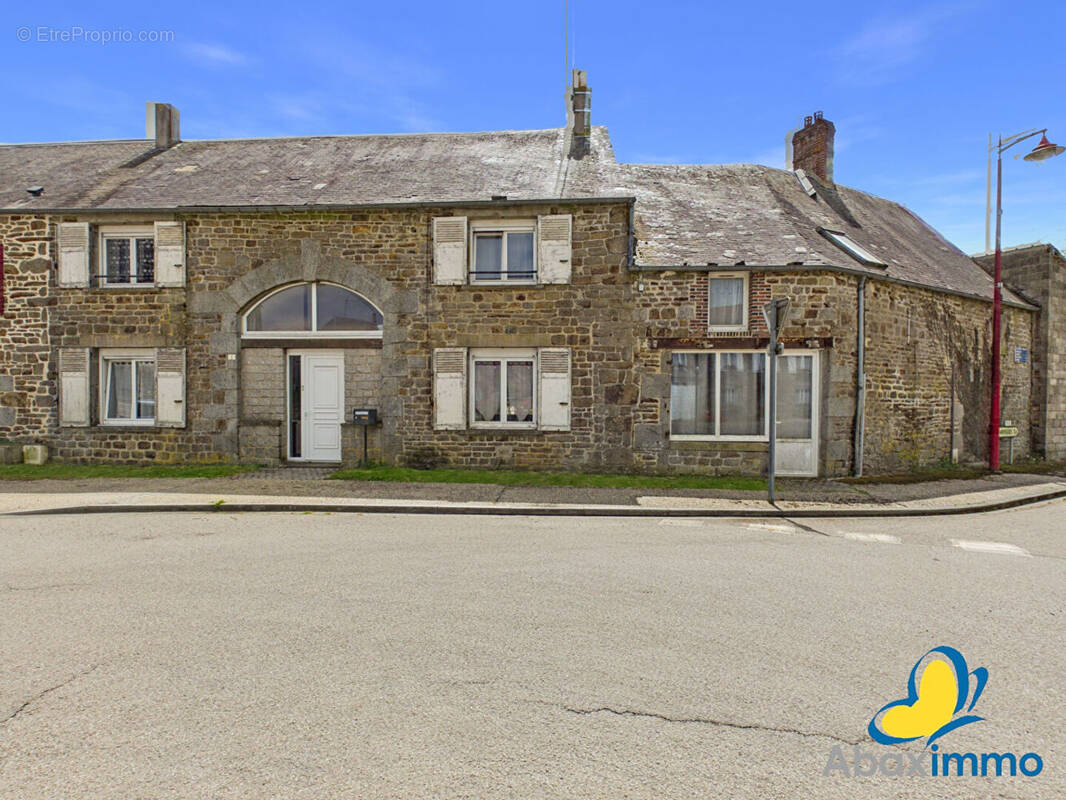 Maison à CARROUGES