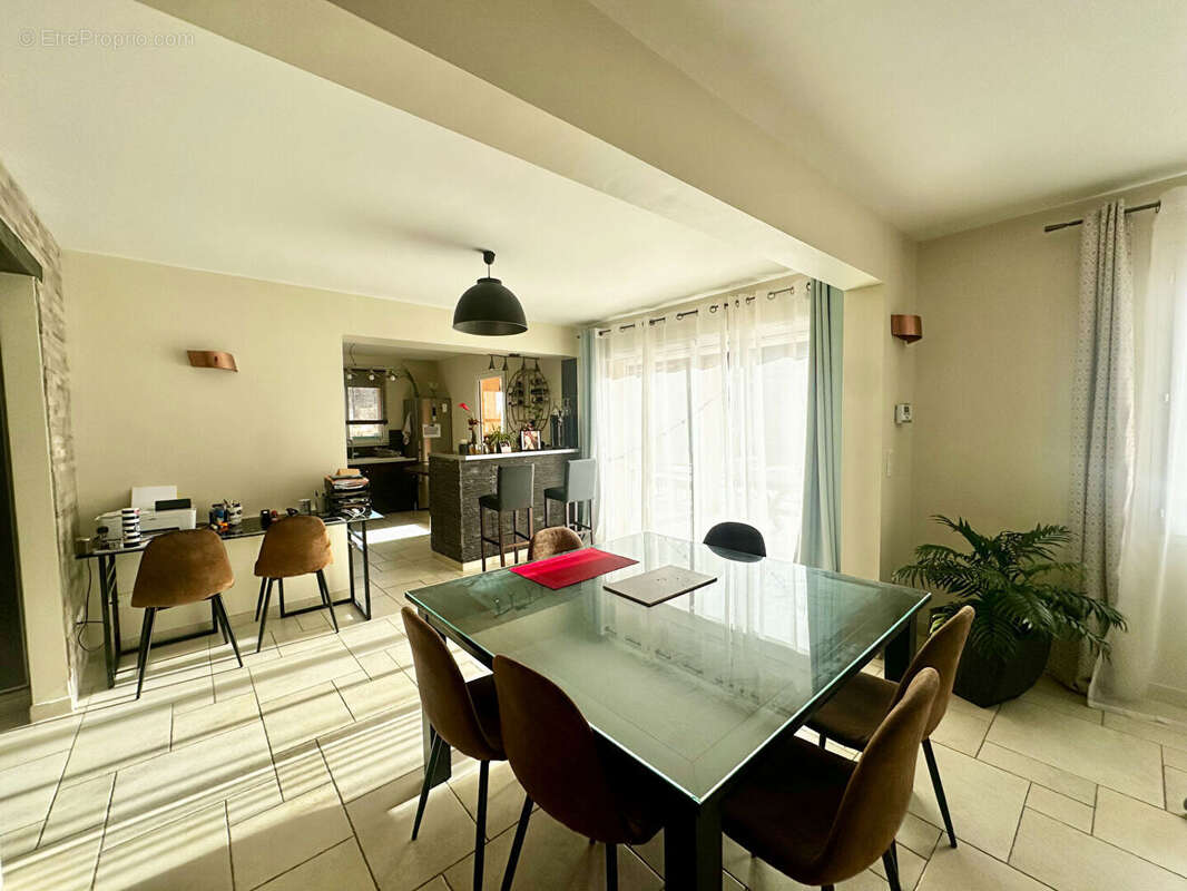 Maison à LES OMERGUES