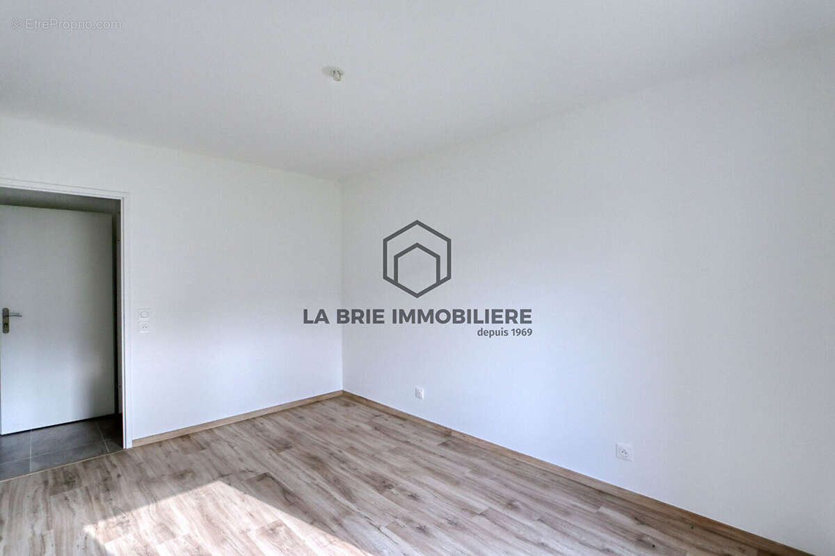 Appartement à EMERAINVILLE