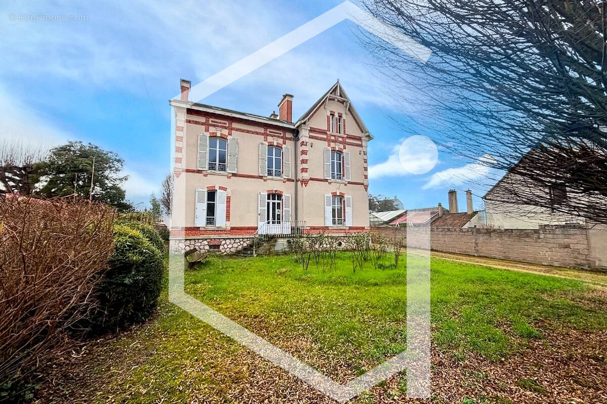 Maison à COSNE-COURS-SUR-LOIRE